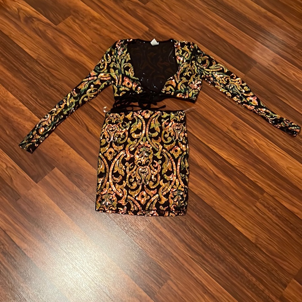 2 piece sequins skirts set with cropped top (strings up @ abdominal area)-Large